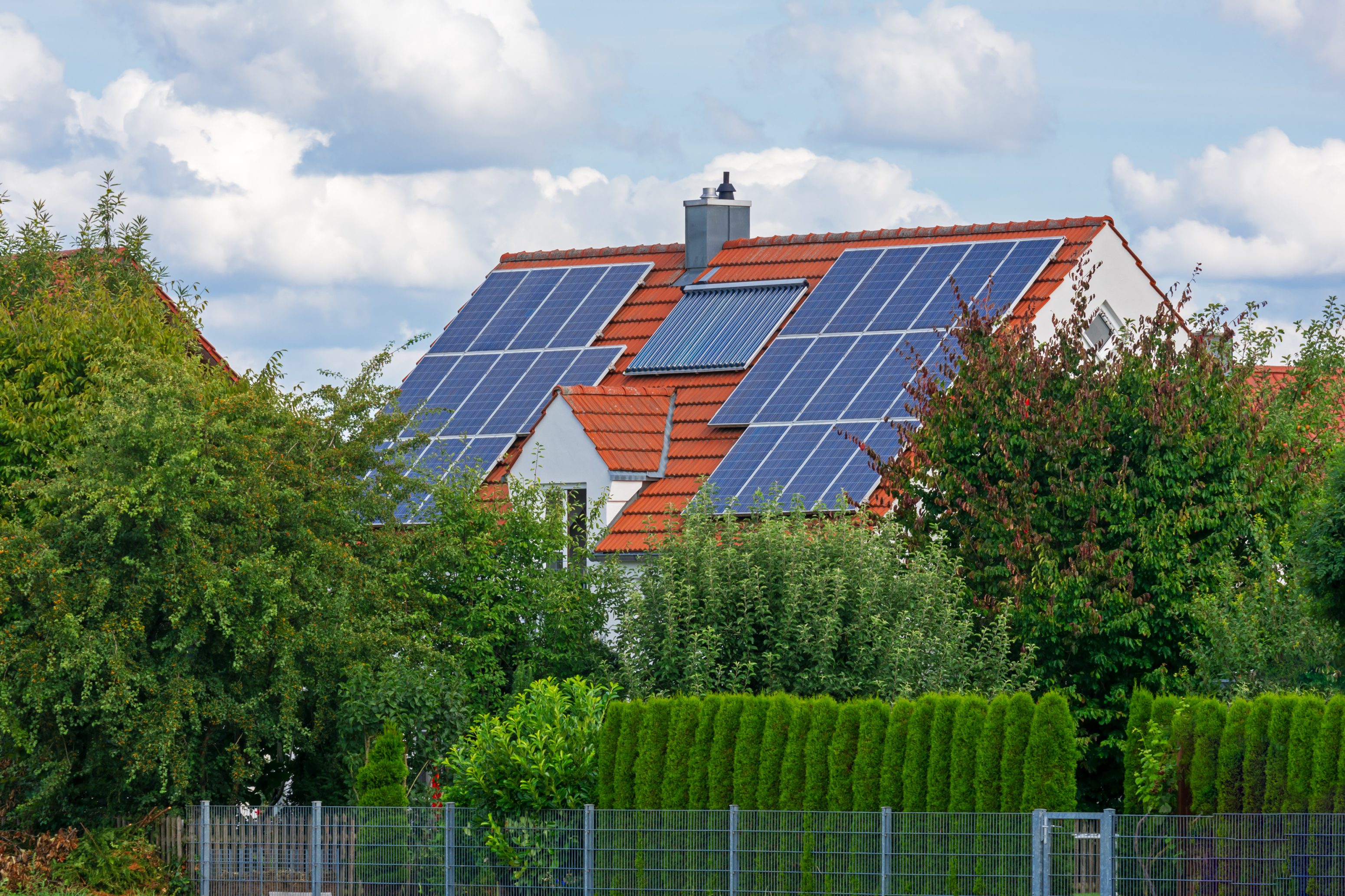 Casa com sistema de coleta de solar - Blog Famatel